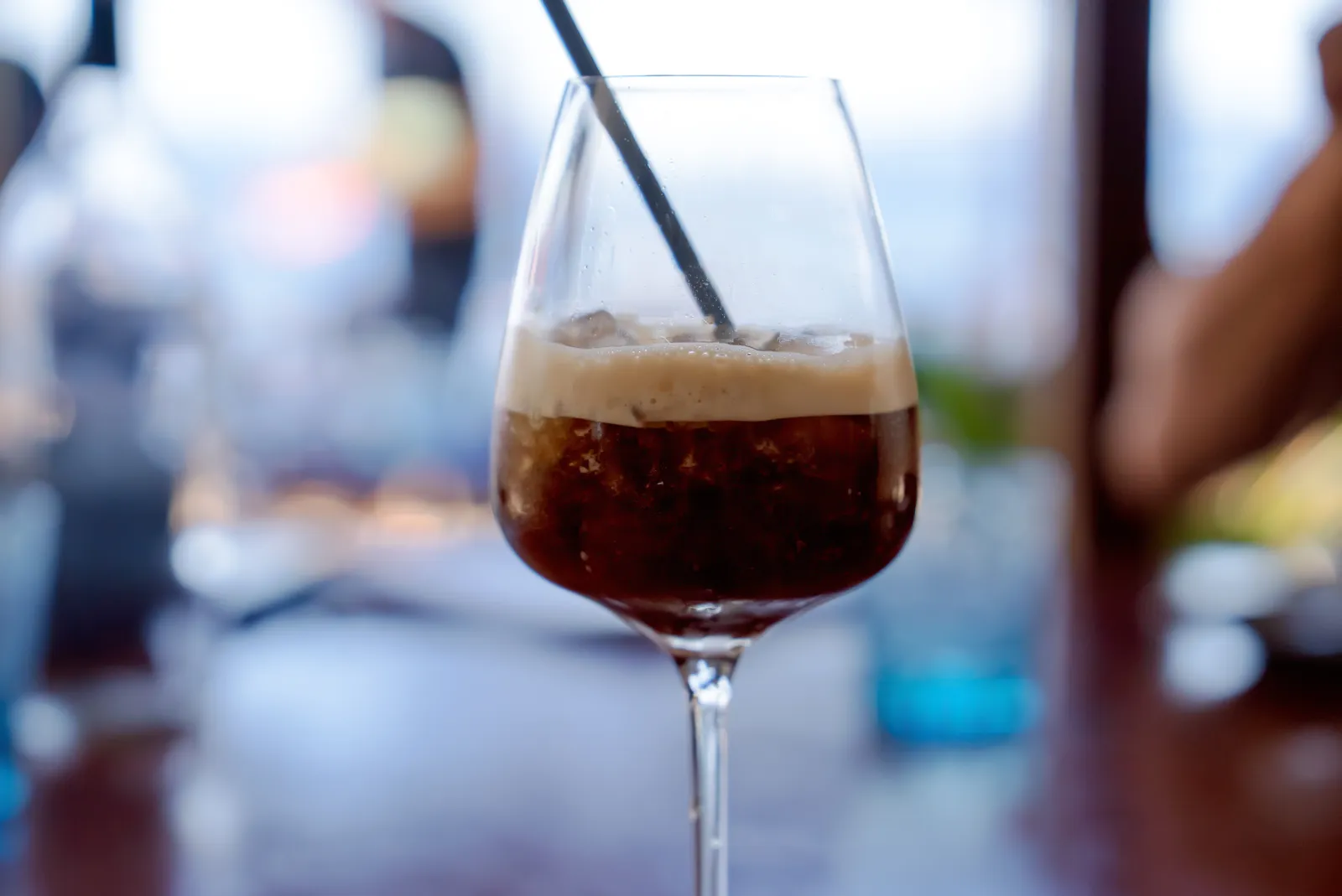 Bar à cocktails du Bistrot Loudet, en bord de mer à Saint-Raphaël