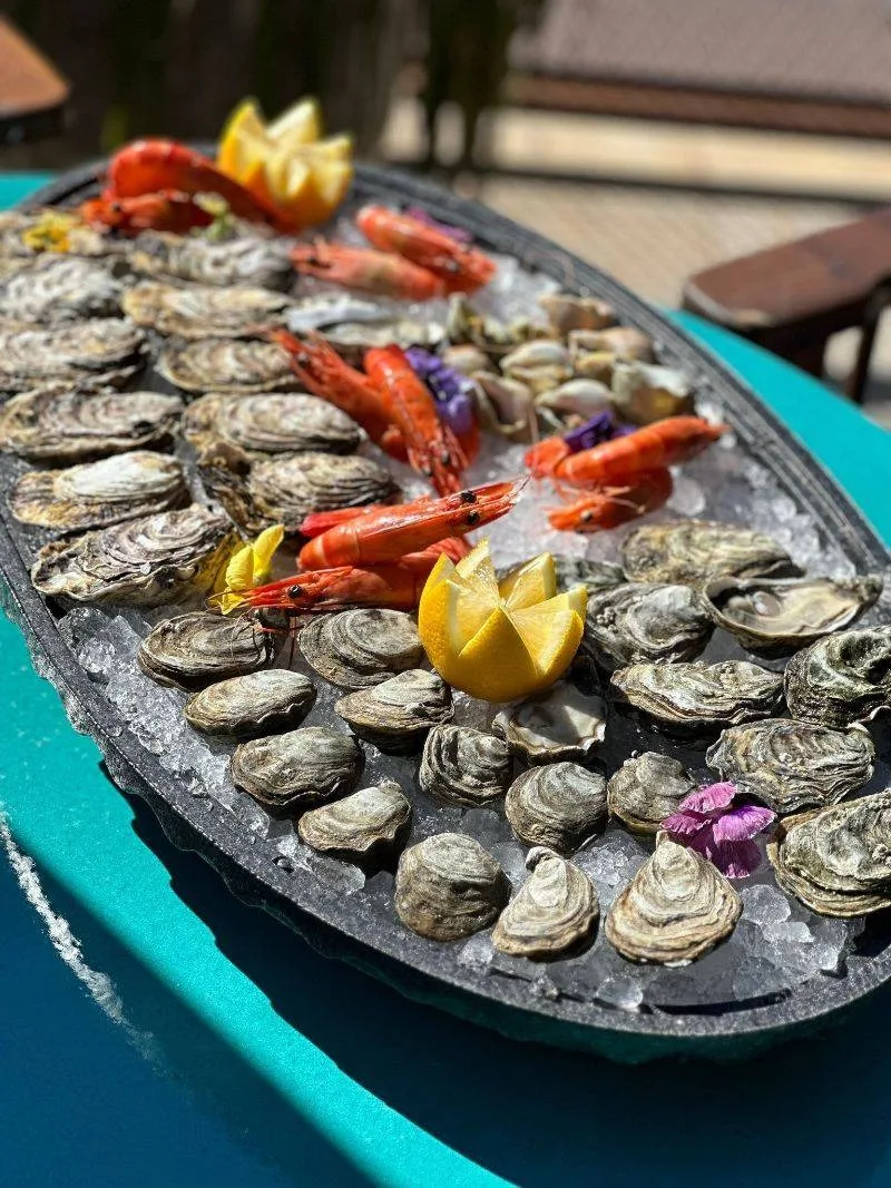 Plateau de fruits de mer, huîtres et crustacés du Bistrot Loudet à Saint-Raphaël