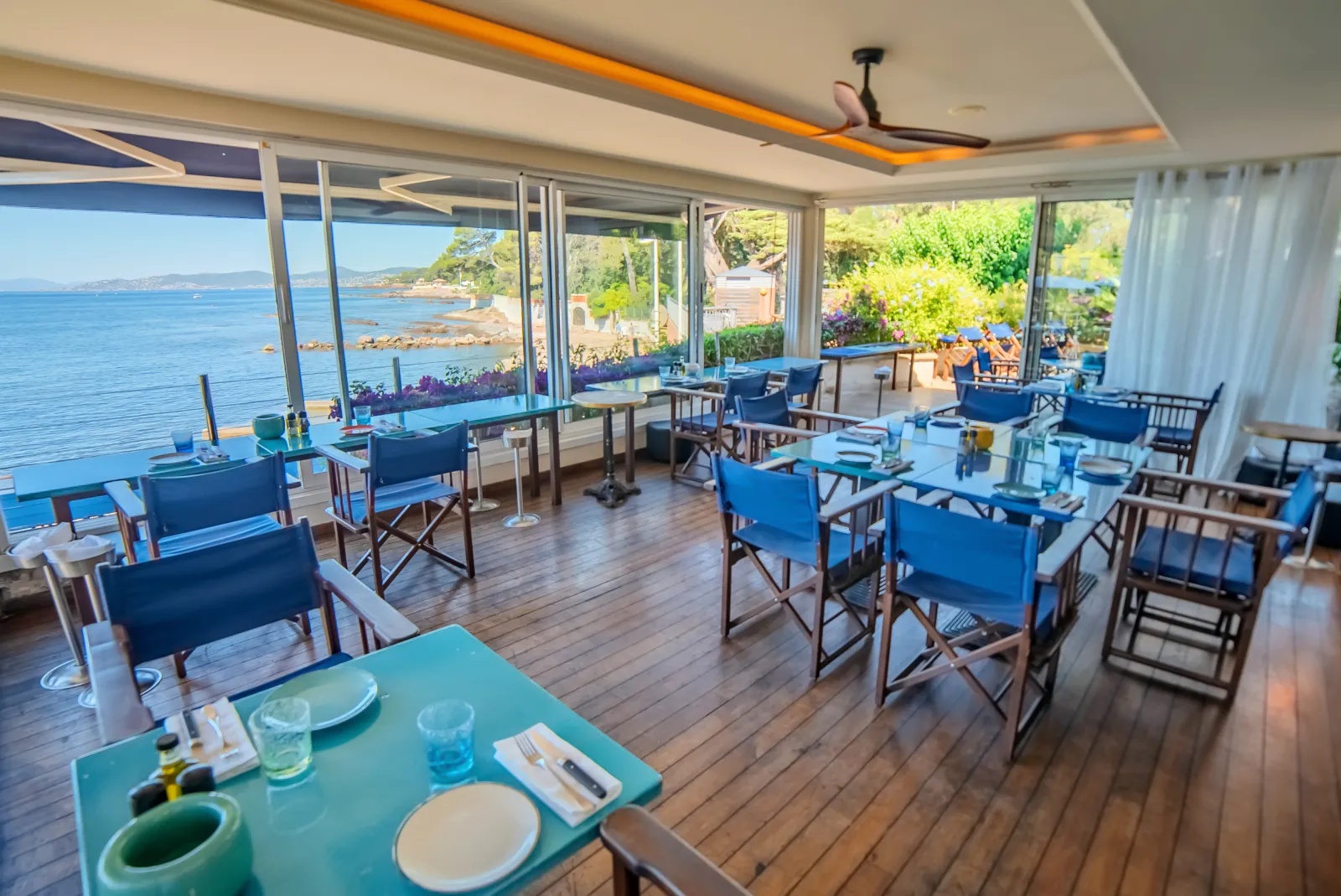 Réserver un espace atypique pour un anniversaire à Saint Raphaël : profitez d'une salle ventilée avec mobilier fourni pour votre événement — Bistrot Loudet, Saint-Raphaël