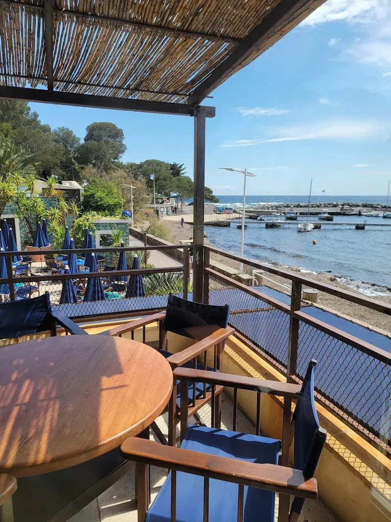 Louer une salle de fête équipée avec vue panoramique à Saint-Raphaël pour vos événements privés ou professionnels jusqu’à quatre-vingts invités. — Bistrot Loudet, Saint-Raphaël
